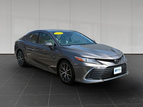 Used 2021 Toyota Camry XLE AWD/4WD image 7