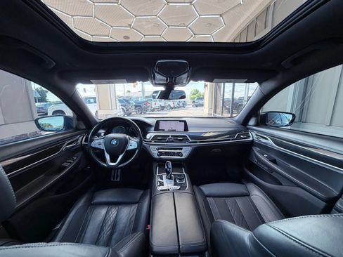 Used 2018 BMW 750i RWD image 14