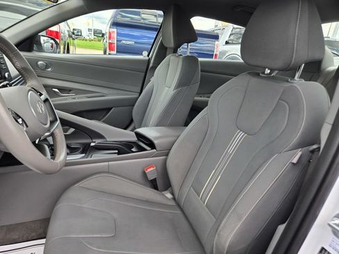 Used 2025 Hyundai Elantra Sport FWD image 27