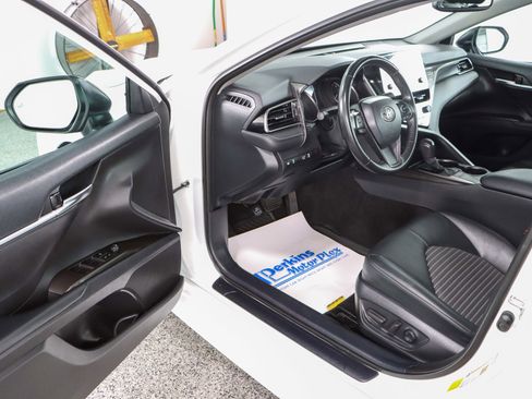 Used 2023 Toyota Camry SE w/ Convenience Package FWD image 3
