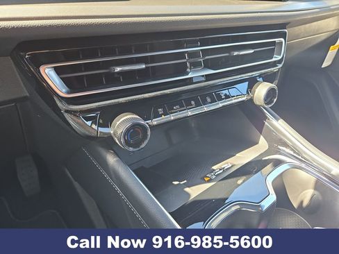 New 2026 Chevrolet Traverse LT w/ Sun and Wheel Package AWD/4WD image 15