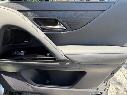 Used 2022 Lexus LX 600 4WD w/ Accessory Package (Z1) image 42