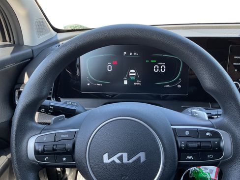 Used 2023 Kia Sportage LX FWD image 12