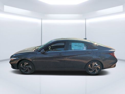 New 2026 Hyundai Elantra Limited FWD image 6