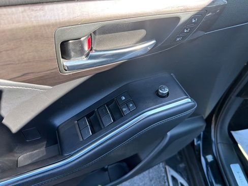 Used 2022 Toyota Highlander Limited image 12