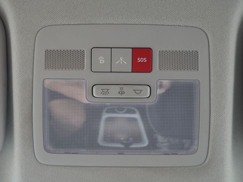 Used 2023 Hyundai Venue Limited FWD image 45