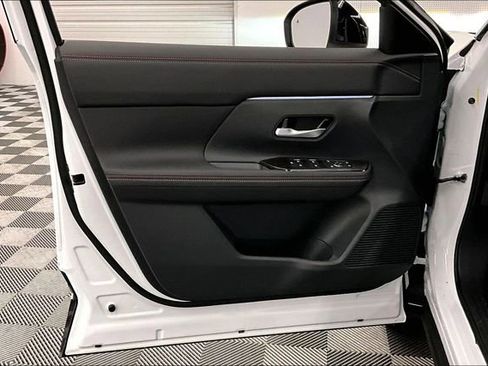 New 2026 Nissan Kicks SR w/ Cold Weather Package FWD image 30