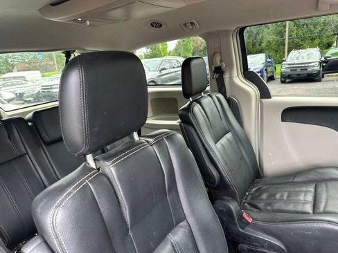 Used 2013 Chrysler Town & Country Touring FWD image 14