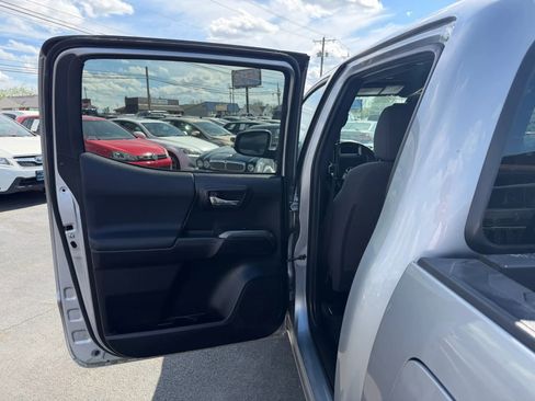 Used 2019 Toyota Tacoma TRD Off-Road image 31