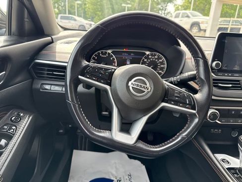 Used 2021 Nissan Altima 2.5 SR FWD image 14