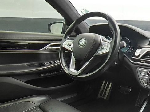 Used 2018 BMW 750i w/ Executive Package RWD image 14