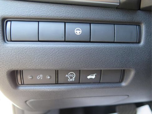 Used 2024 Nissan Rogue SL FWD image 12