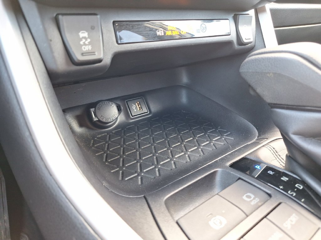 Used 2025 Toyota RAV4 XLE FWD image 20