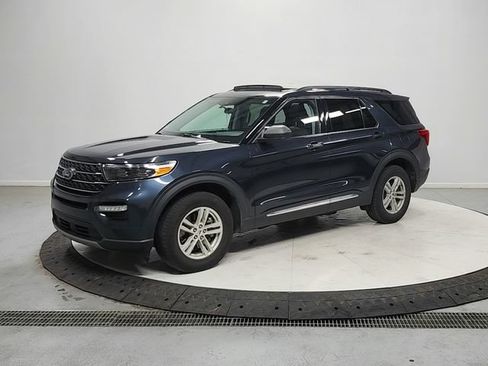 Used 2022 Ford Explorer XLT w/ Equipment Group 202A AWD/4WD image 3