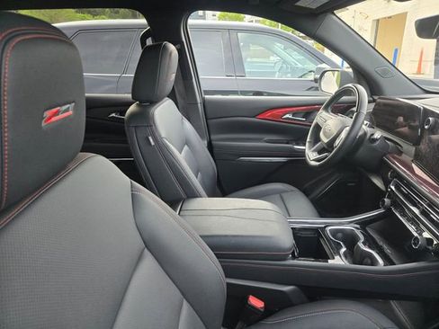 Used 2024 Chevrolet Traverse Z71 w/ Enhanced Driving Package image 5