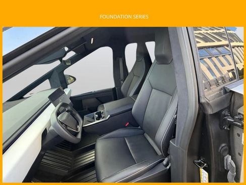 Used 2024 Tesla Cybertruck AWD Crew Cab image 7
