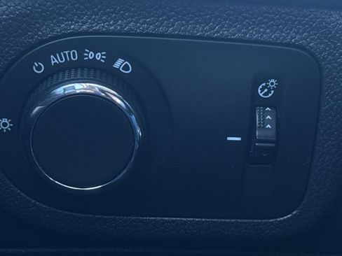 Used 2017 Chevrolet Cruze Premier FWD image 24