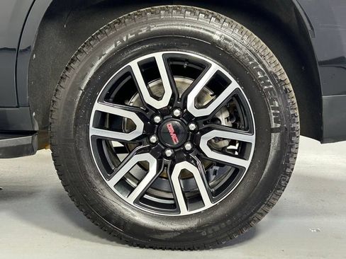 Used 2024 GMC Yukon AT4 w/ Technology Package AWD/4WD image 37