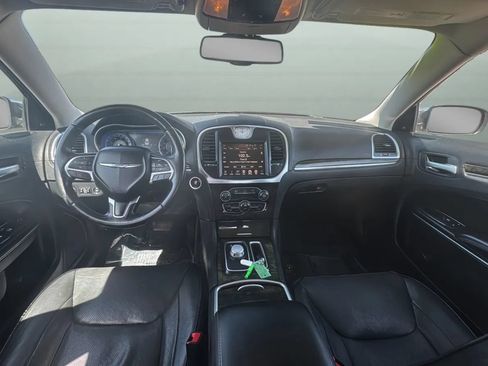 Used 2016 Chrysler 300 C RWD image 9