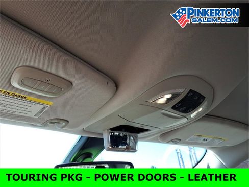 Used 2020 Chrysler Pacifica Touring-L image 28