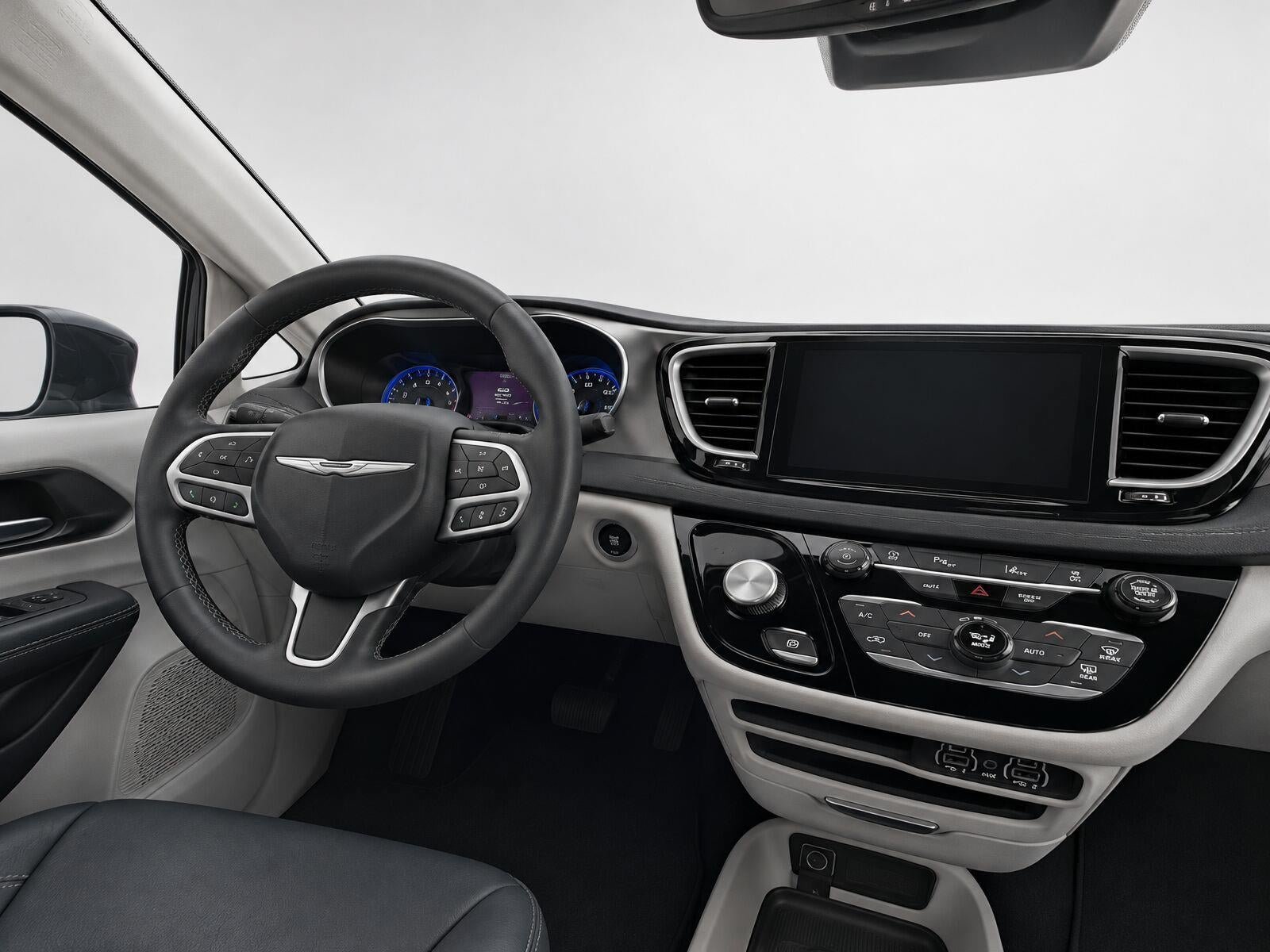 Used 2024 Chrysler Pacifica Touring-L FWD image 27