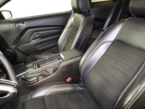 Used 2013 Ford Mustang GT Premium RWD image 24