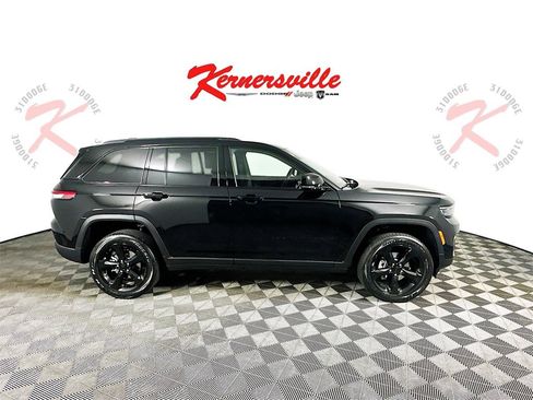 New 2025 Jeep Grand Cherokee Altitude image 8