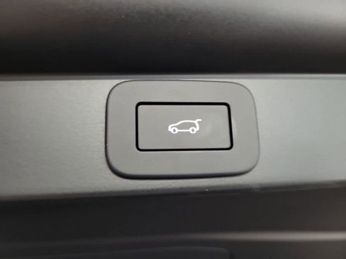 New 2025 Land Rover Range Rover SE image 31