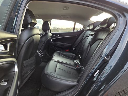 Used 2025 Genesis G70 2.5T image 14