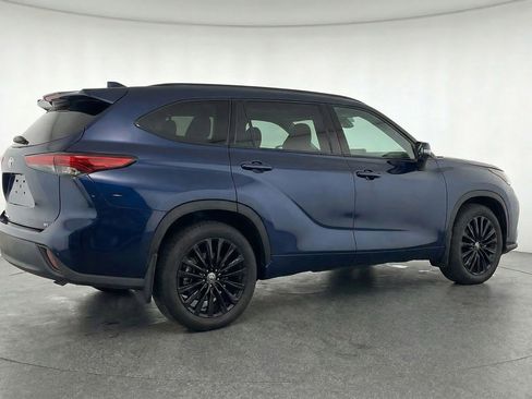 Used 2025 Toyota Highlander XSE image 9