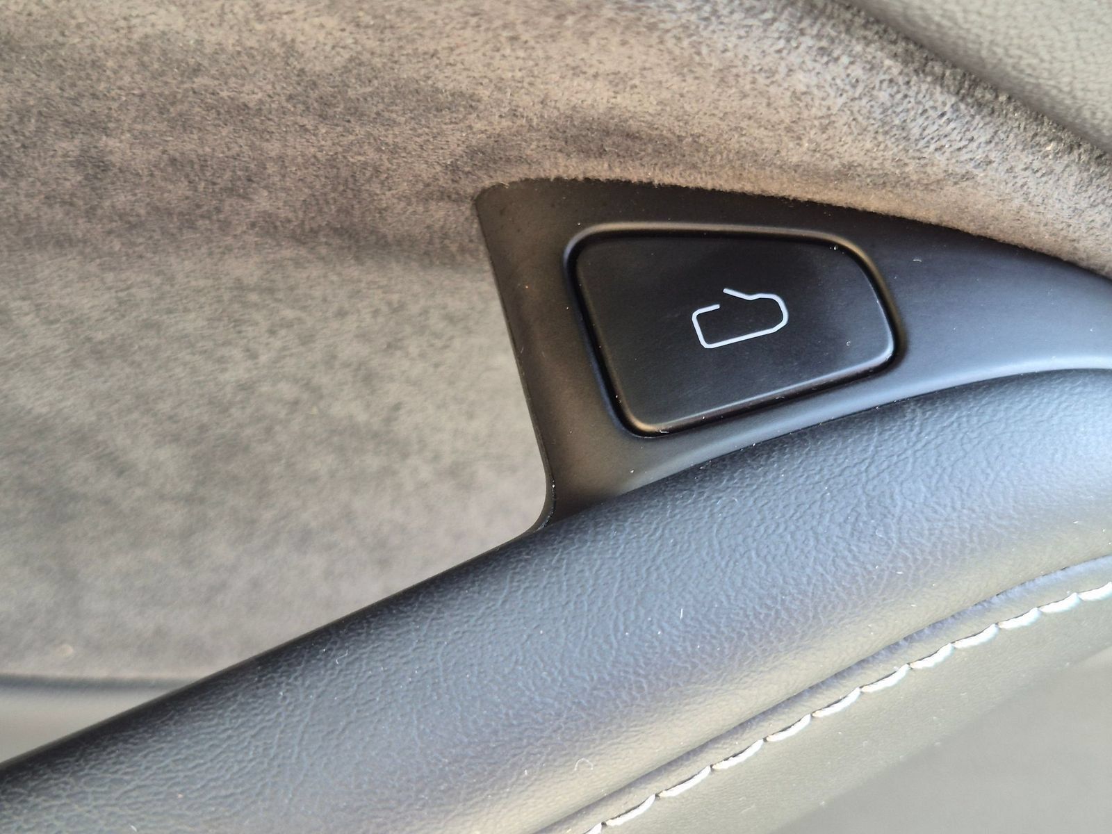 Used 2025 Tesla Model Y Long Range RWD image 13
