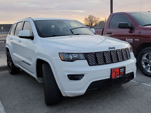 Used 2021 Jeep Grand Cherokee Laredo X image 4