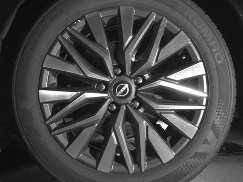 Used 2025 Nissan Altima 2.5 SV image 14