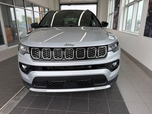 Used 2025 Jeep Compass Limited AWD/4WD image 2