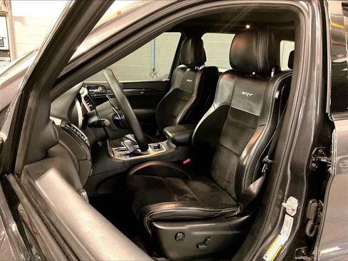 Used 2016 Jeep Grand Cherokee SRT image 5