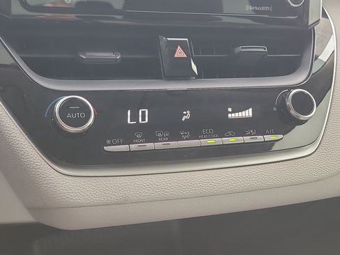 Used 2021 Toyota Corolla LE FWD image 22
