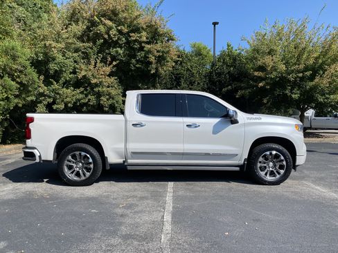 Used 2024 Chevrolet Silverado 1500 High Country w/ Technology Package AWD/4WD image 10