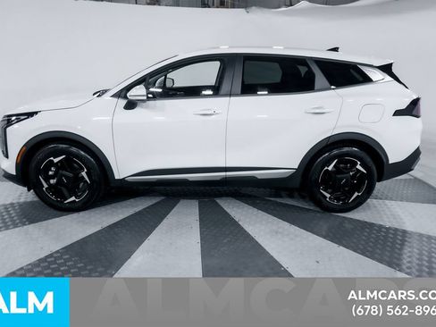 Used 2026 Kia Sportage EX FWD image 9