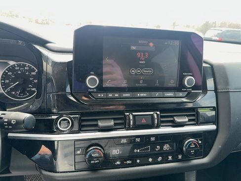 Used 2022 Nissan Pathfinder SV AWD/4WD image 25