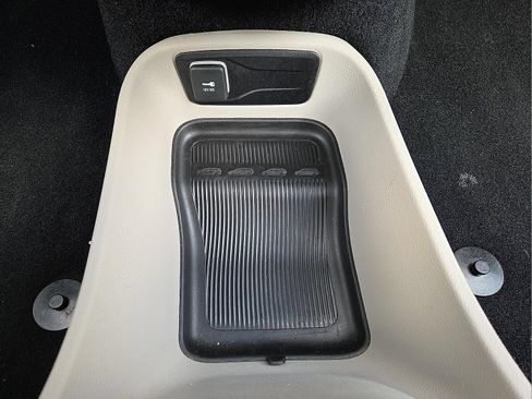 Used 2024 Chrysler Pacifica Limited FWD image 18