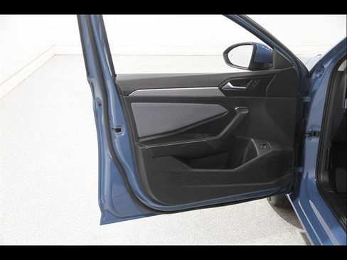 Certified 2026 Volkswagen Jetta SE FWD image 4