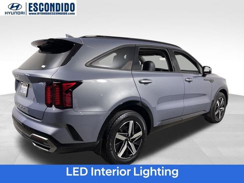 Used 2022 Kia Sorento EX w/ Panoramic Sunroof Package image 5