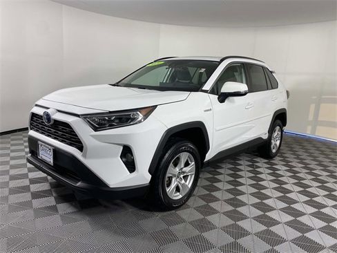 Used 2021 Toyota RAV4 XLE w/ Convenience Package image 4