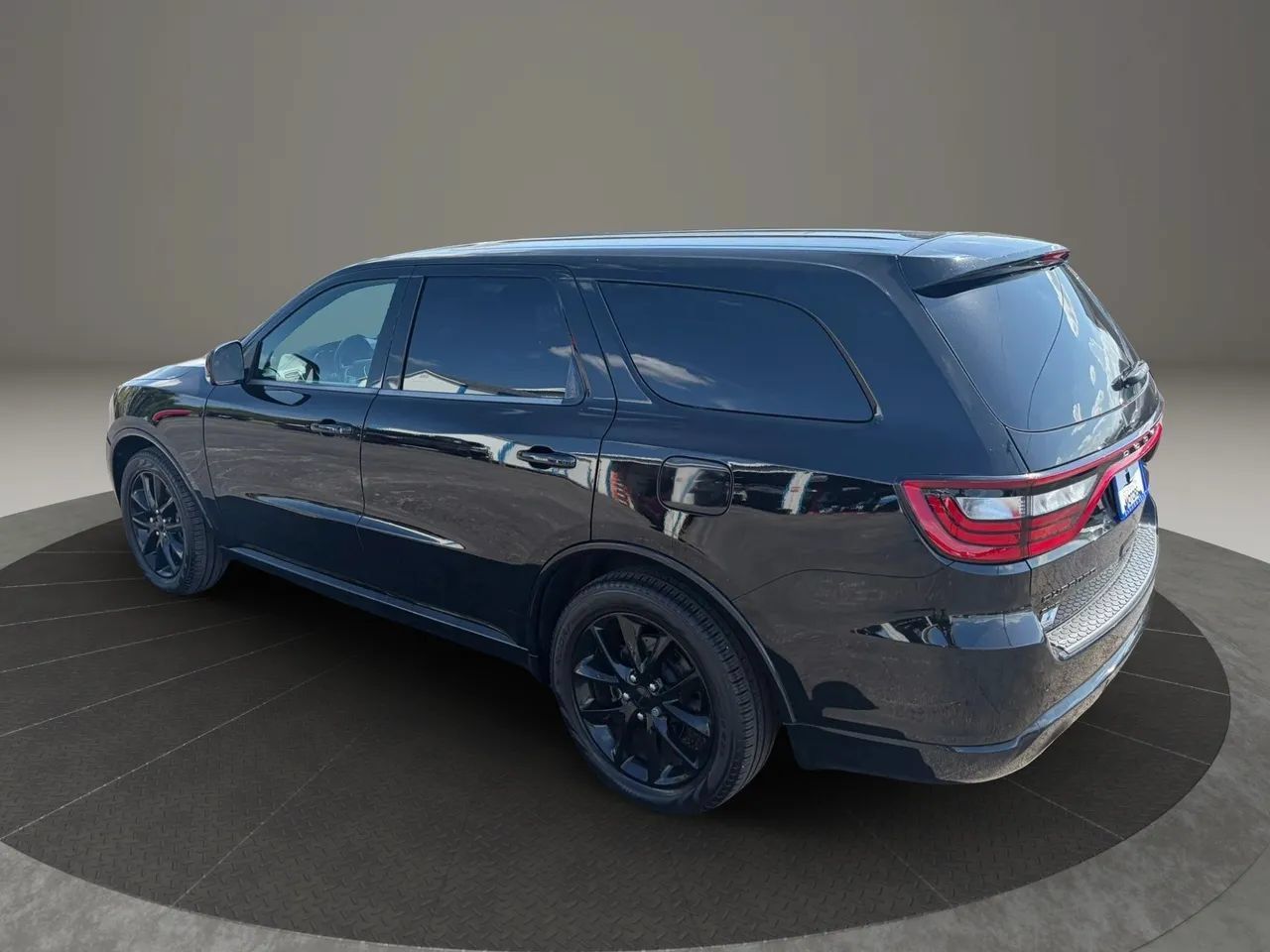 Used 2017 Dodge Durango R/T w/ Blacktop Package AWD/4WD image 3