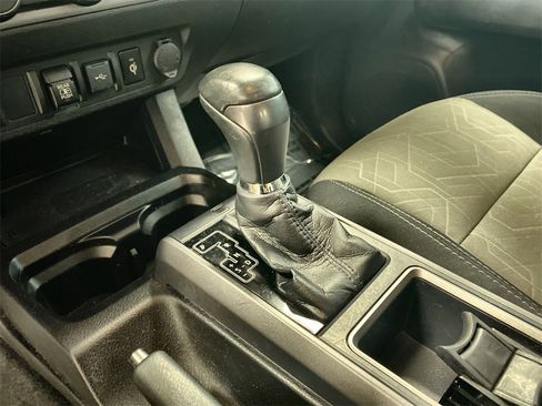 Used 2021 Toyota Tacoma TRD Off-Road image 13