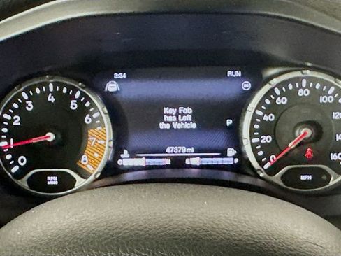 Used 2023 Jeep Renegade Latitude image 2