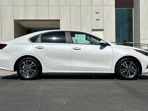 Used 2023 Kia Forte LXS image 2