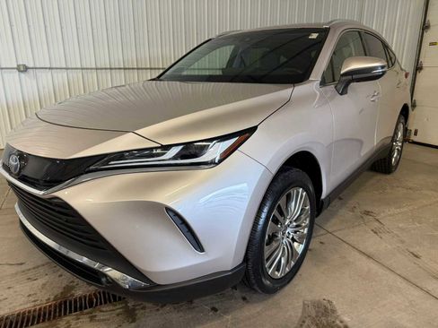Certified 2023 Toyota Venza XLE AWD/4WD image 6