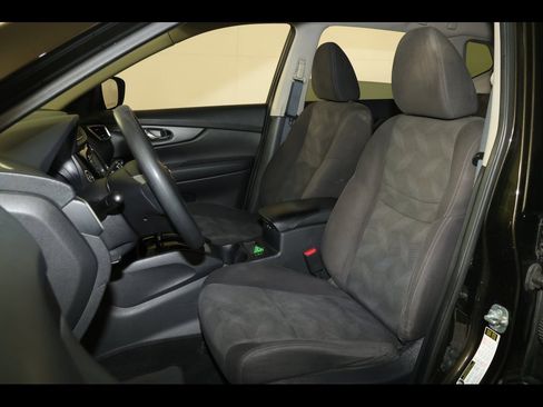 Used 2016 Nissan Rogue SV w/ SV Premium Package image 14