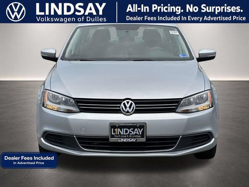 Used 2013 Volkswagen Jetta SE FWD image 3